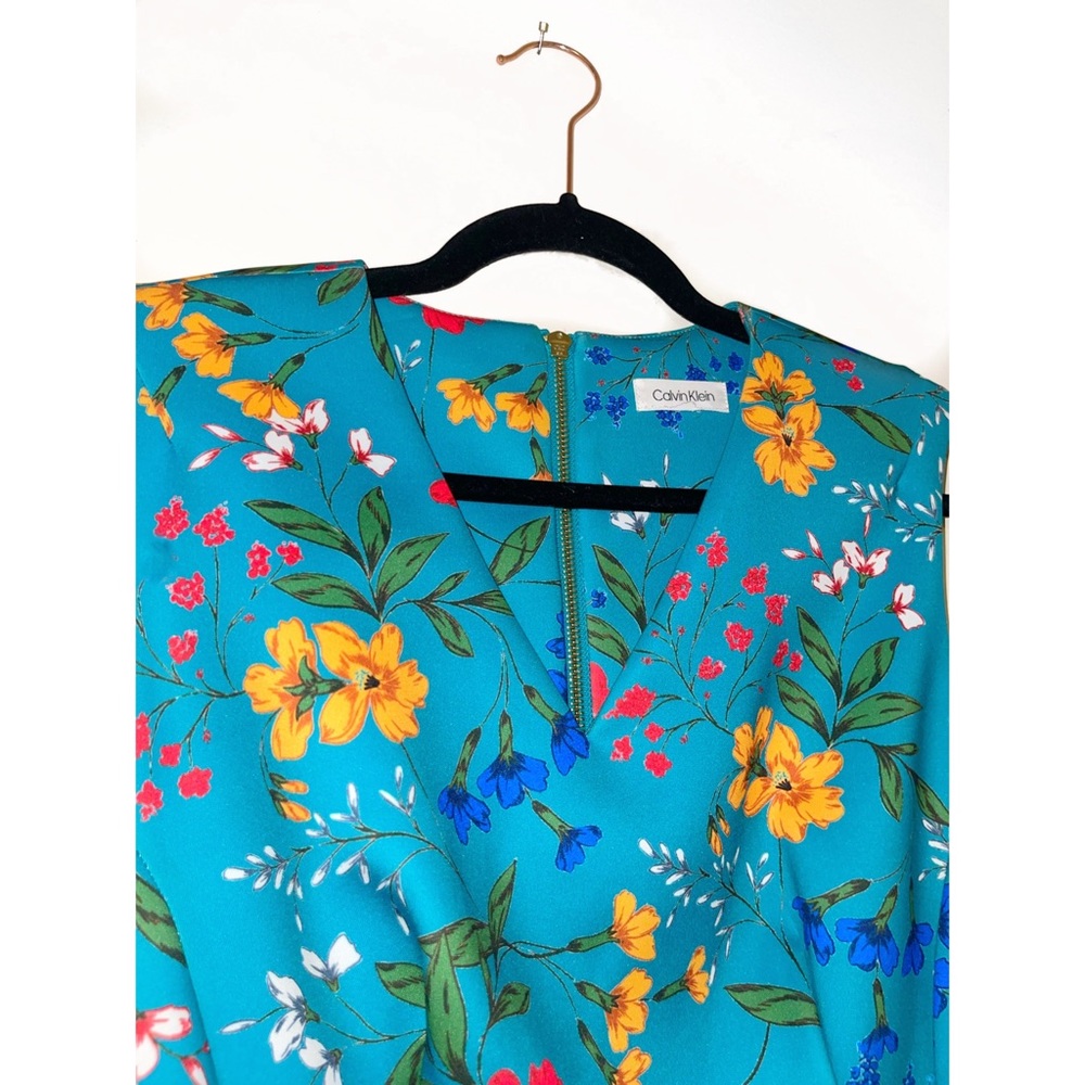 Calvin Klein Signature Pencil Midi Dress in Teal Floral Print - Picture 3 of 4